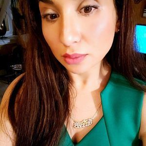 Meet your Posher, Hilary